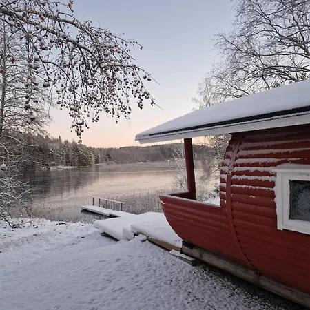 Torppa Jaervenrannalla Feriehus Petaajarvi