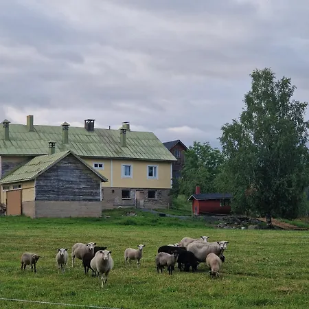 Torppa Jaervenrannalla Feriehus *