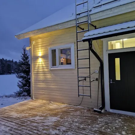 Torppa Jaervenrannalla * Petaajarvi