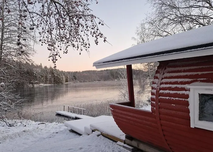 Torppa Jaervenrannalla Semesterbostad Petaajarvi