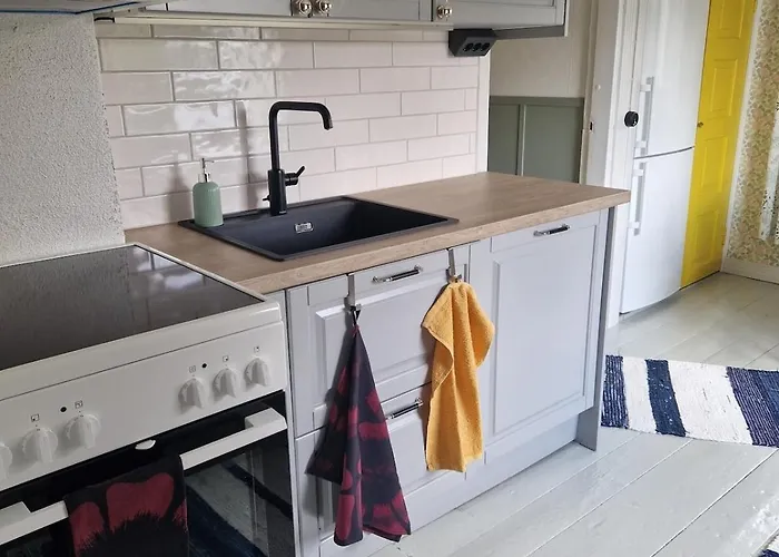 Torppa Jaervenrannalla *